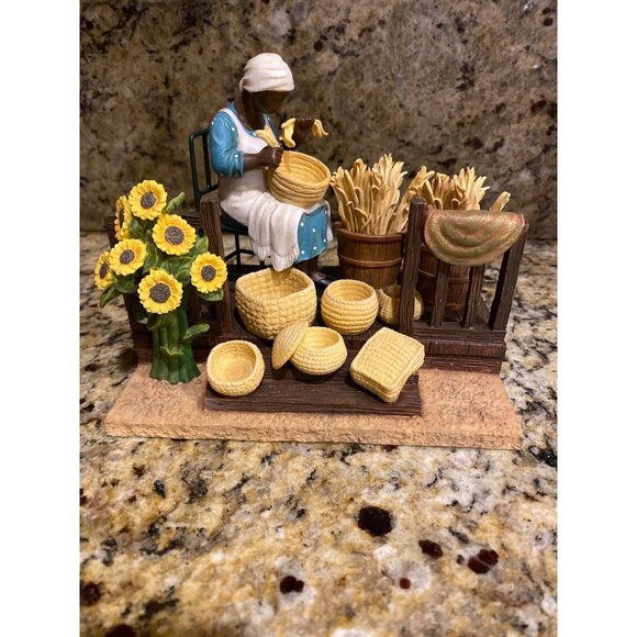 Annie Lee “Weavin’ Sunshine” – Sass ’n Class Figurine (2005) - No Box - Picture 3 of 13